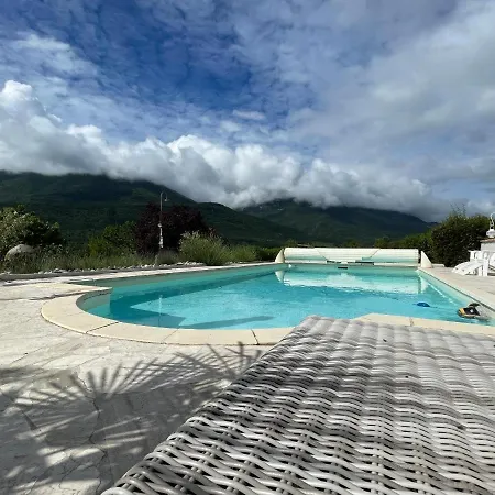 Mas Tulipe De Soie Bed & Breakfast Bevons